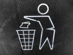 A recognizable symbol on public trash cans to let people know where to place food and other trash waste. Photo by Gary Chan on Unsplash